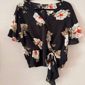 OLM – Blusa floral negra con amarre (Lightweight blouse with floral print)